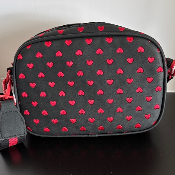 ☀️Betsey Johnson Black and Red Heart Crossbody Bag - Picture 7 of 10
